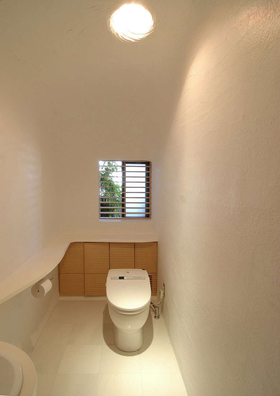 漆喰のトイレ 設計 制作 建築巧房