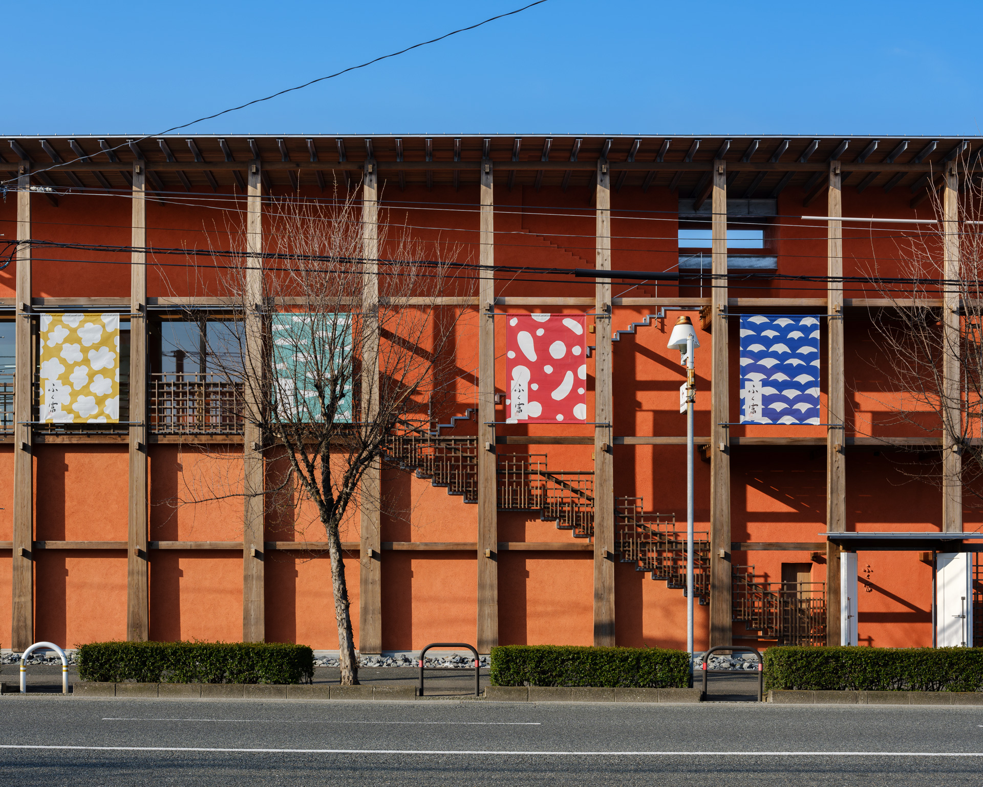 「ふく富」本社屋